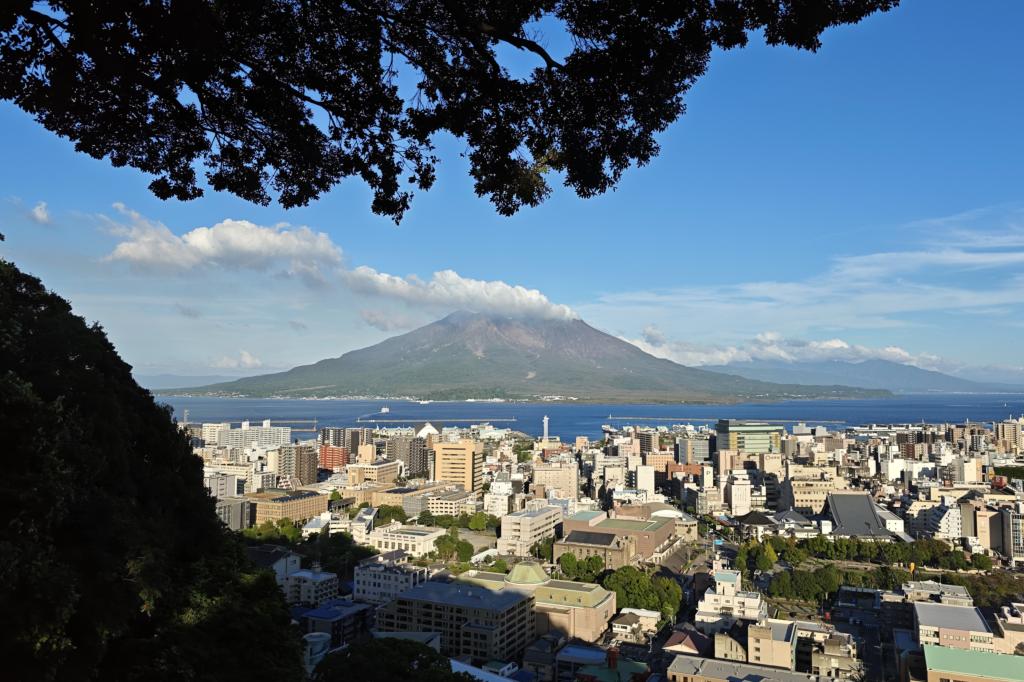 鹿児島県・城山展望台から見る桜島