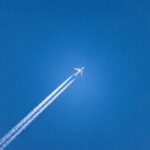 飛行機と飛行機雲