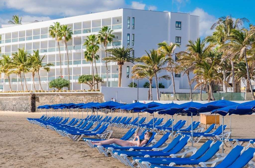 ビーチまで０分！ランサローテ島で泊まりたい海直結の５星＆４星ホテル１０選