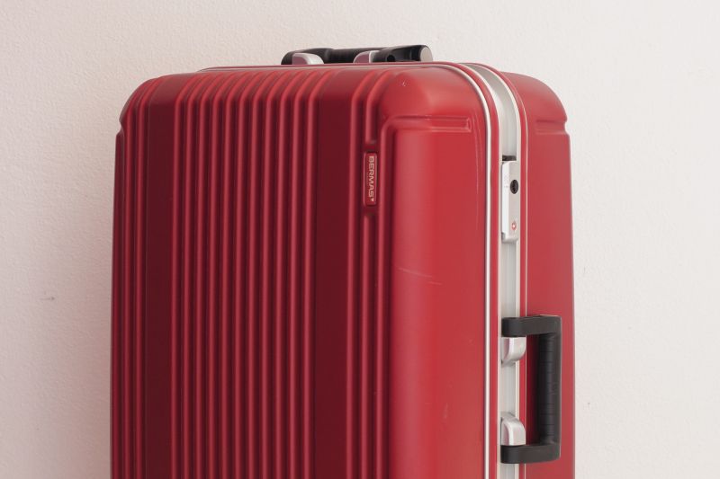 スーツケース、バーマス社のヘリテージの外装