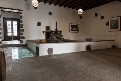 ランサローテ島のボデガ・ロス・ベルメホスのワイナリー内