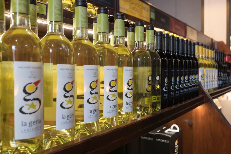 ランサローテ島のワイナリーのラ・ヘリアの白ワイン