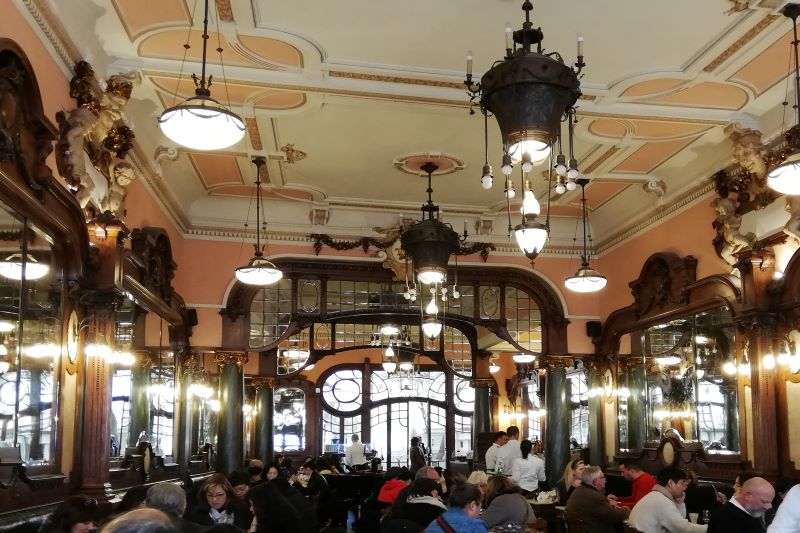 ポルトガルのポルトのマジェスティックカフェ