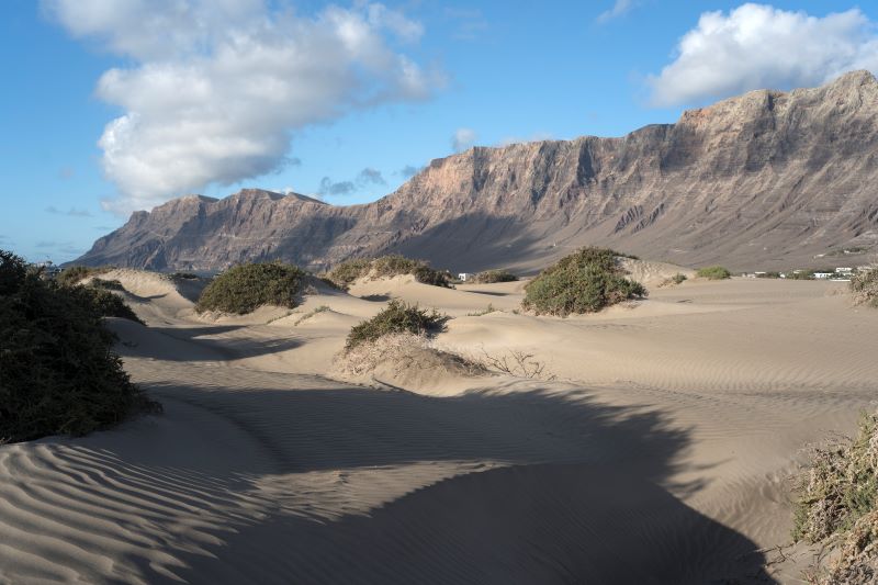 スペイン・カナリア諸島・ランサローテ島のファマーラビーチ