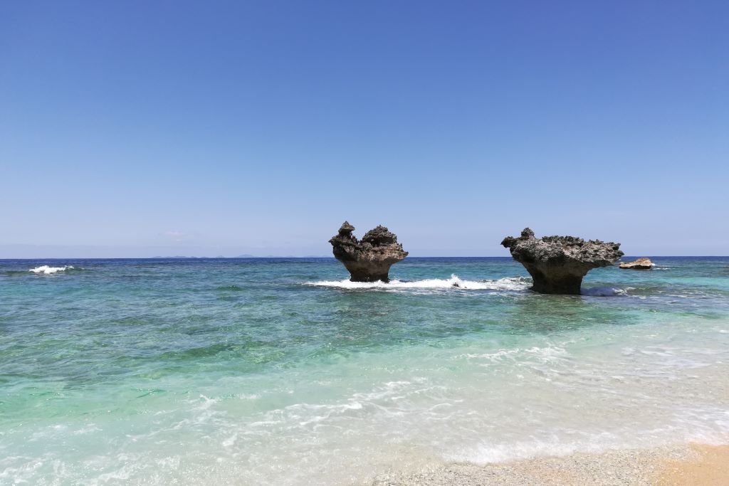 沖縄のティーヌ浜にあるハートロック