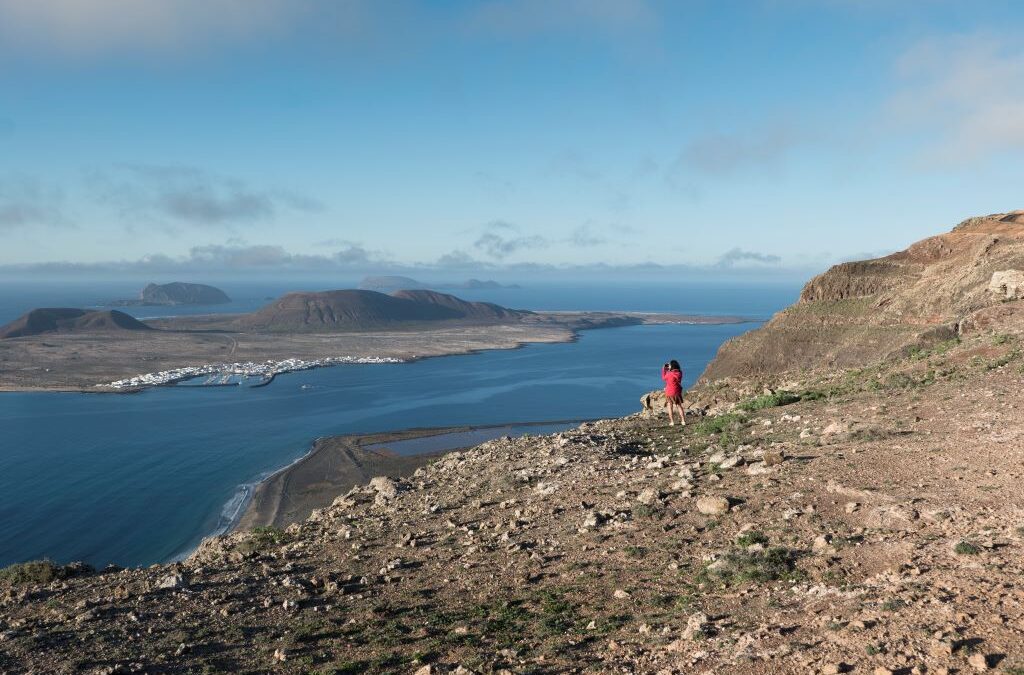どの絶景も見逃さない！ランサローテ島を周遊する６泊７日観光モデルコース
