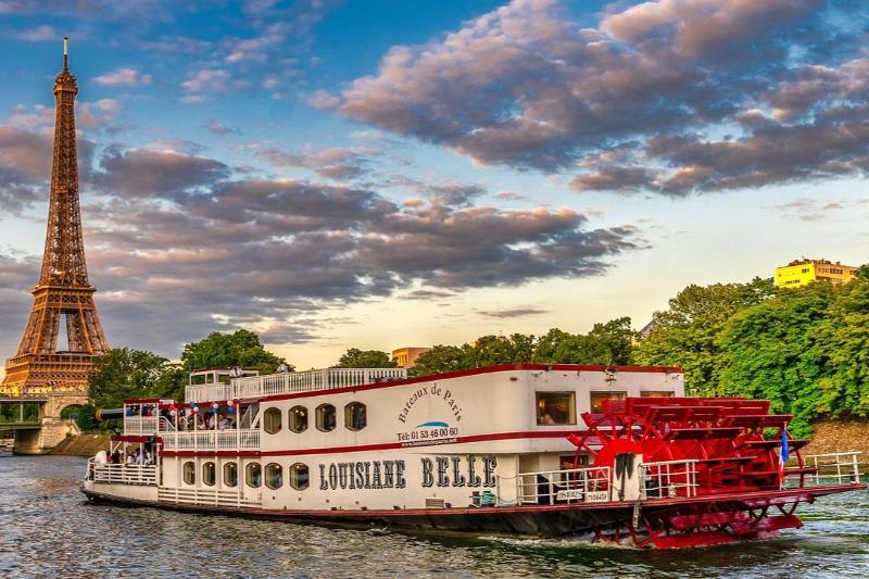フランス・パリのセーヌ川クルーズ