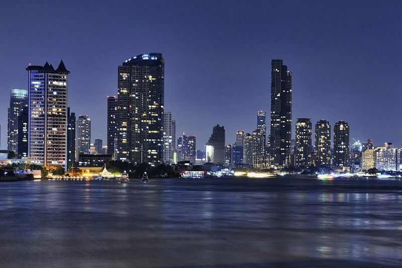 タイ、バンコクのリバーサイド夜景