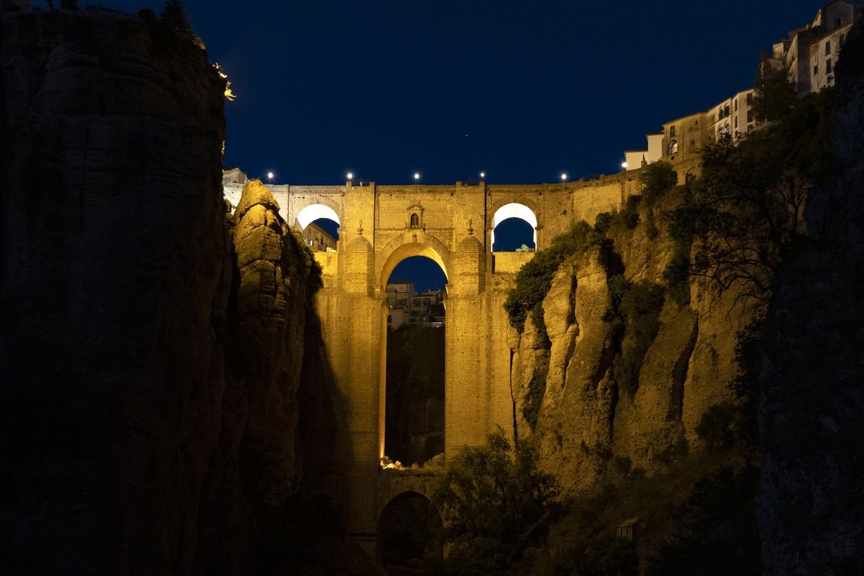 スペイン・ロンダのヌエボ橋の夜景