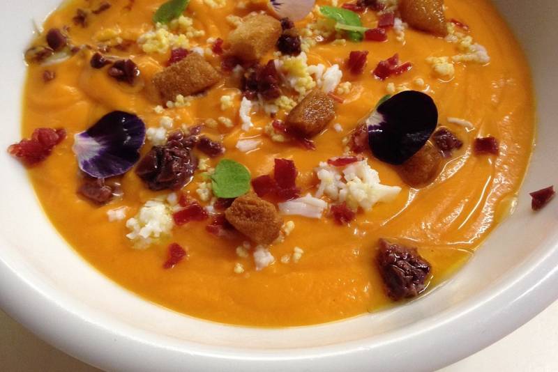 スペインの冷製スープ・サルモレホ