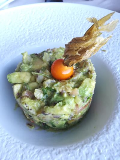 アボカドとサーモンのタルタル